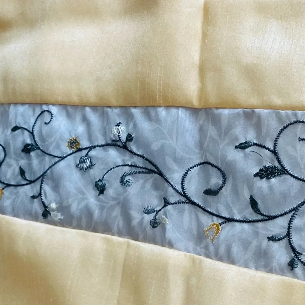 Madison Park Shimmering Yellow/Gold/White/Gray Silky Polyester Fabric beautiful
